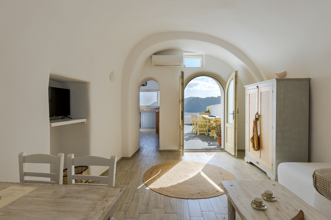 Earth Cave House private terrace with sunbeds and caldera view